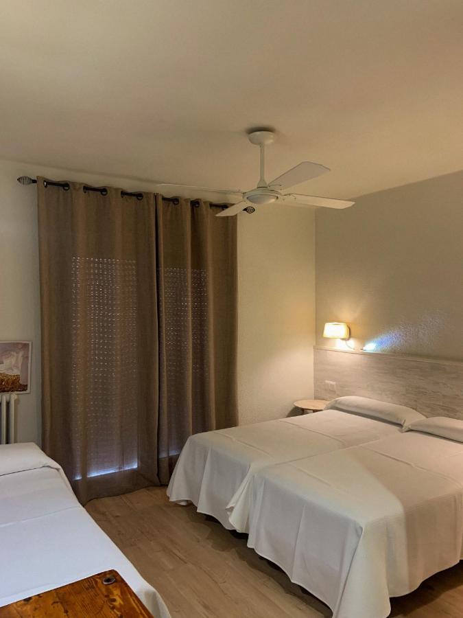 Hotel & Restaurant Figueres Parc Los Hostalets de Llers Zewnętrze zdjęcie