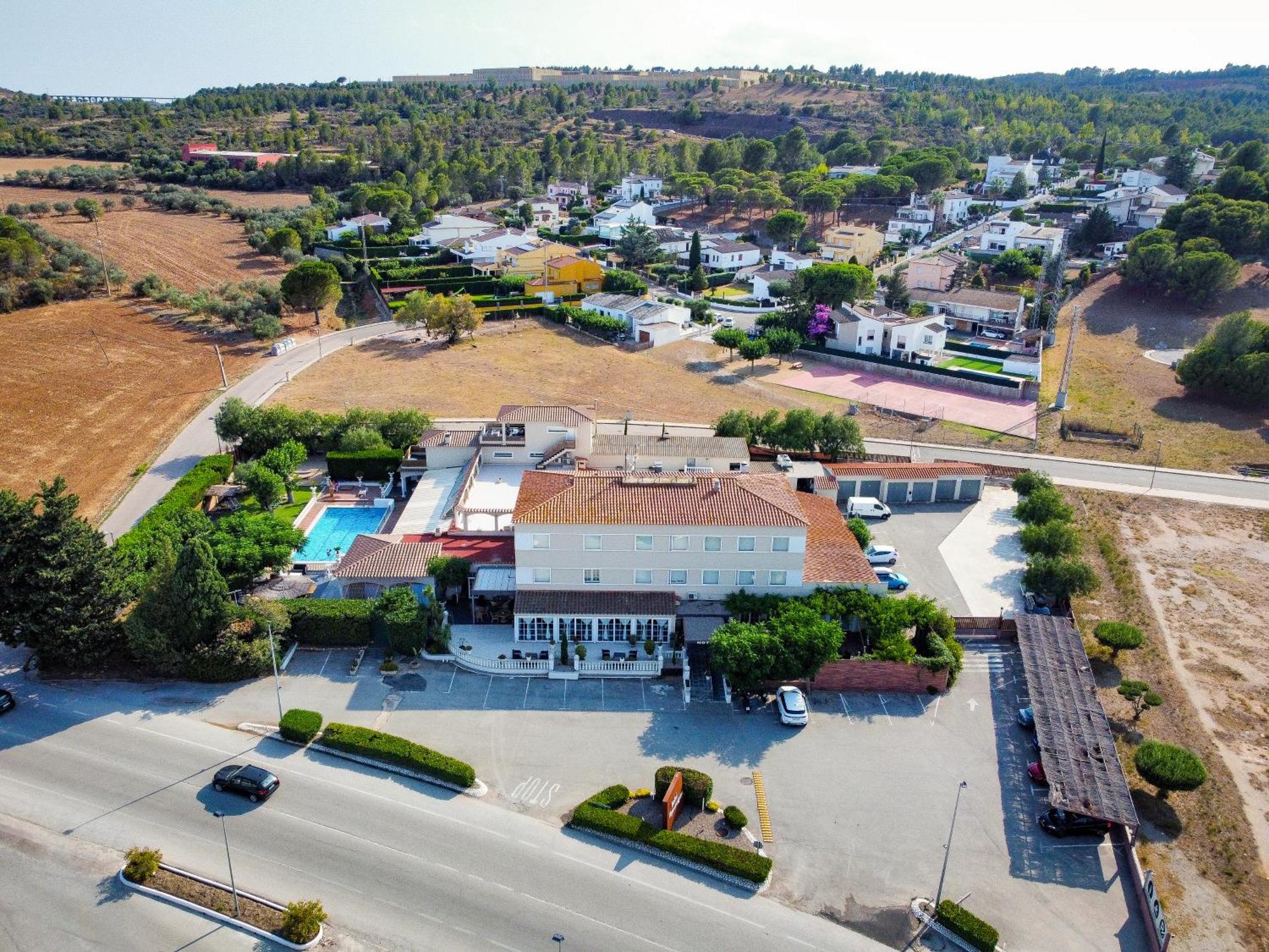 Hotel & Restaurant Figueres Parc Los Hostalets de Llers Zewnętrze zdjęcie