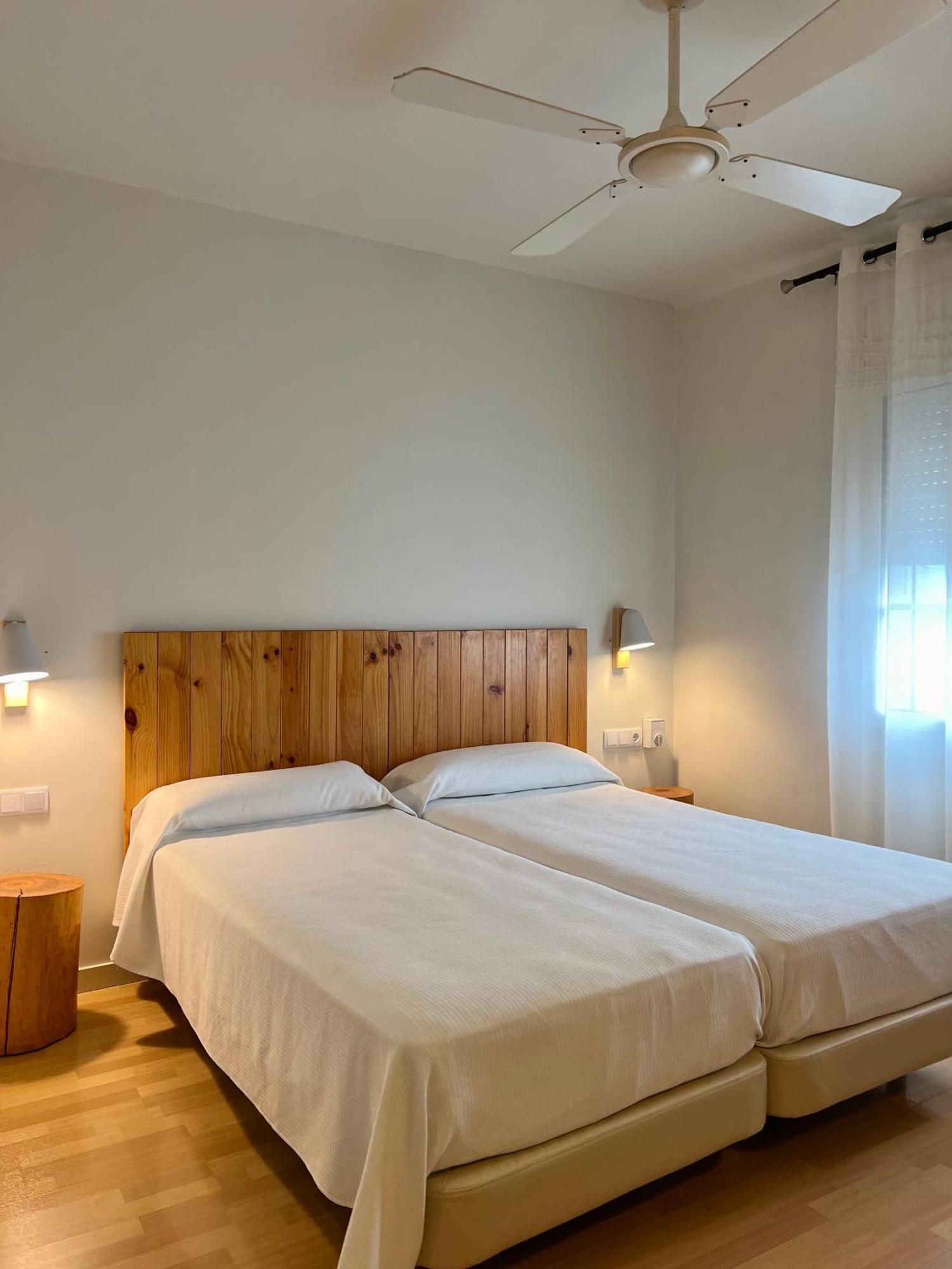 Hotel & Restaurant Figueres Parc Los Hostalets de Llers Zewnętrze zdjęcie