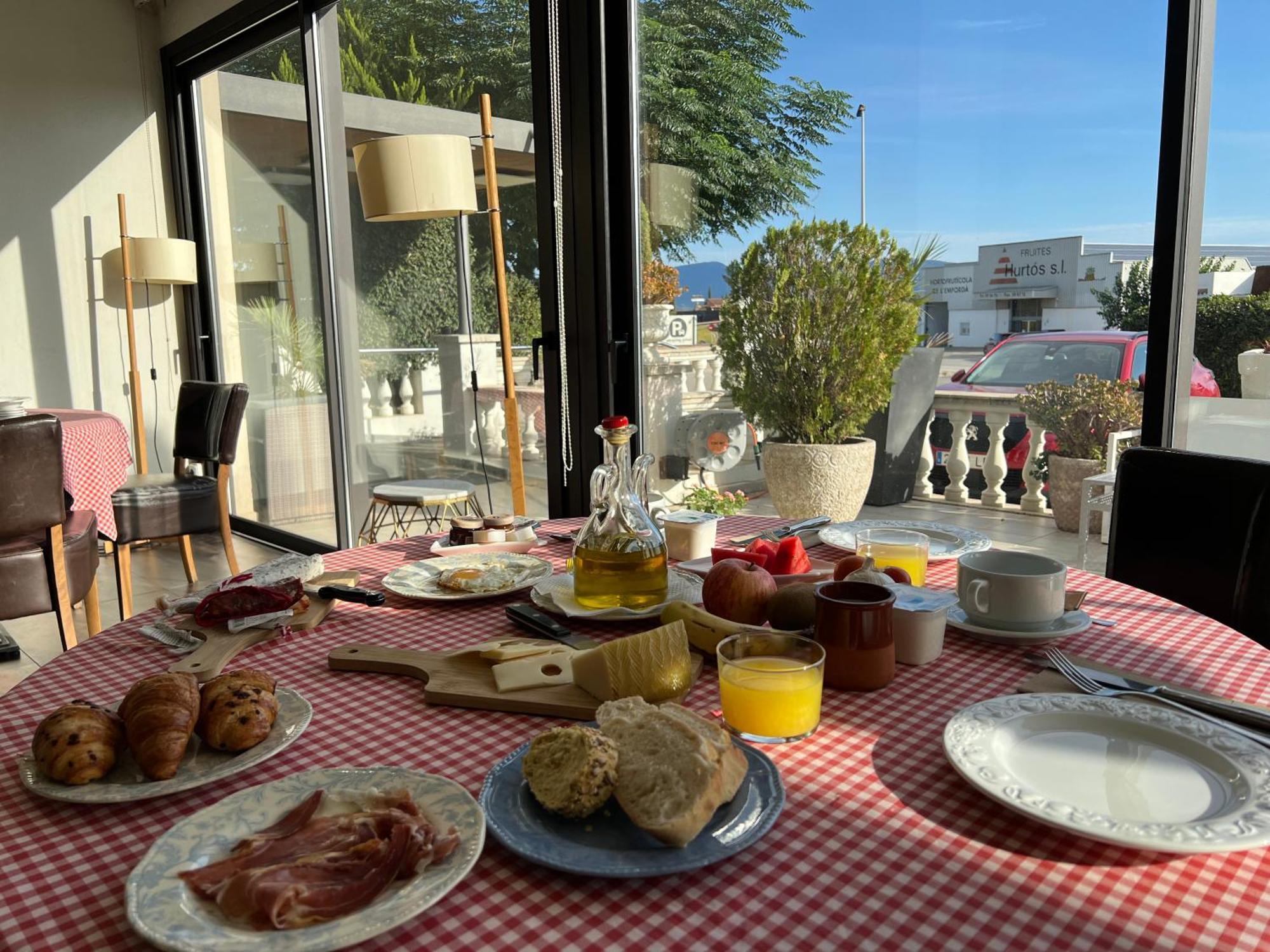 Hotel & Restaurant Figueres Parc Los Hostalets de Llers Zewnętrze zdjęcie