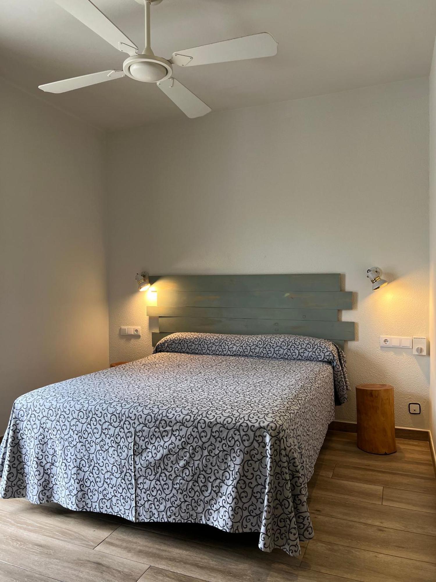 Hotel & Restaurant Figueres Parc Los Hostalets de Llers Zewnętrze zdjęcie