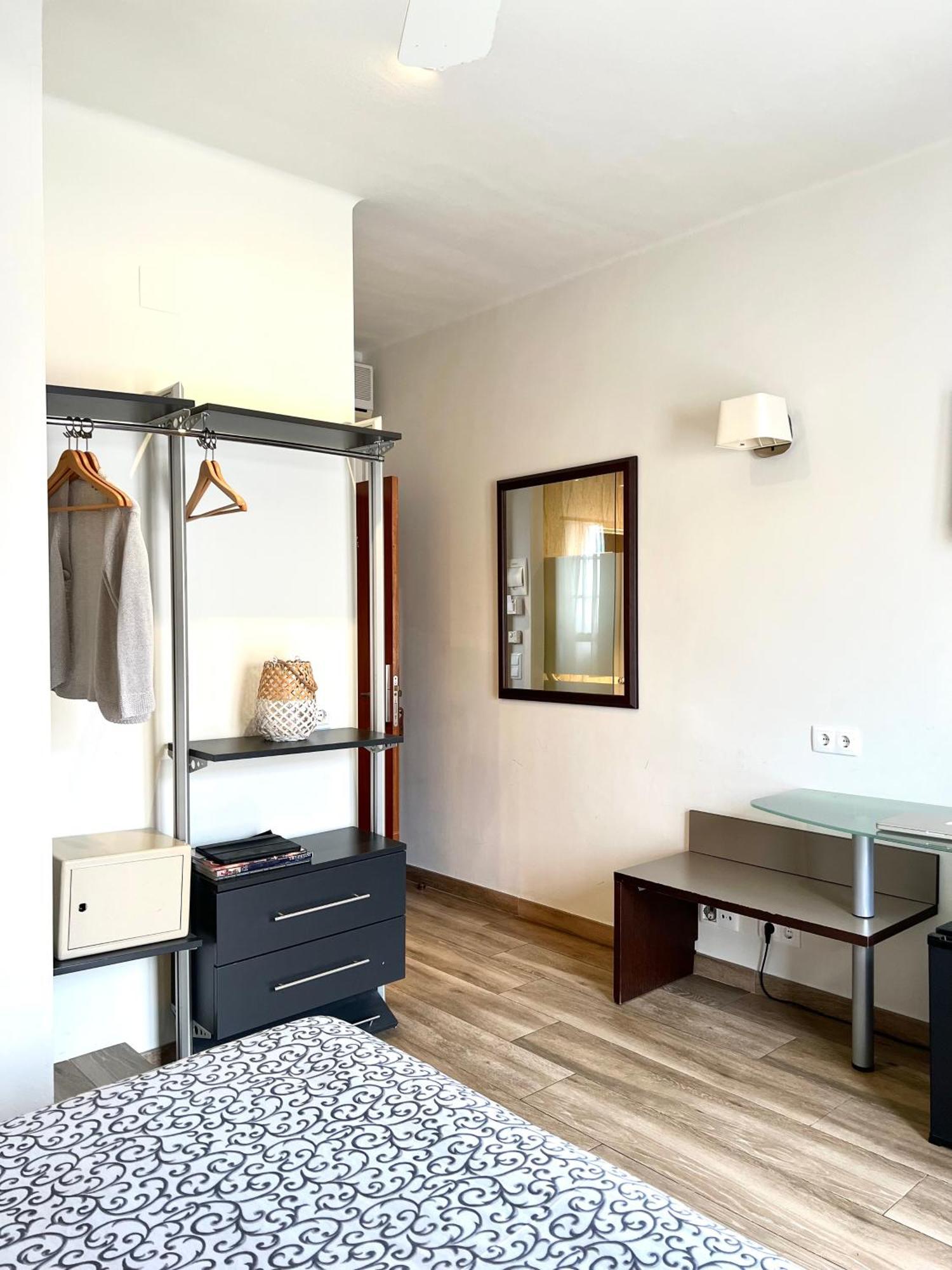 Hotel & Restaurant Figueres Parc Los Hostalets de Llers Zewnętrze zdjęcie