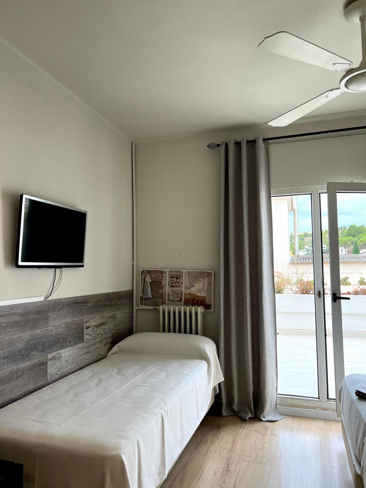 Hotel & Restaurant Figueres Parc Los Hostalets de Llers Zewnętrze zdjęcie