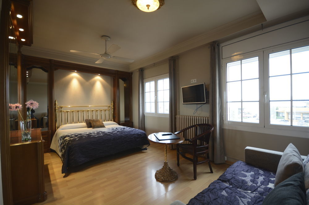 Hotel & Restaurant Figueres Parc Los Hostalets de Llers Zewnętrze zdjęcie