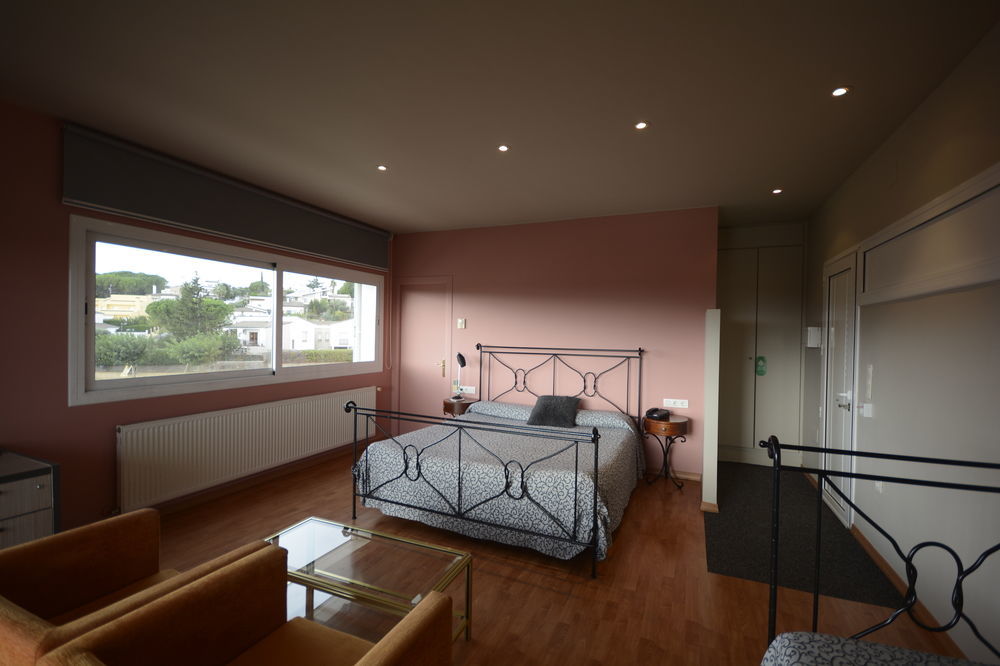 Hotel & Restaurant Figueres Parc Los Hostalets de Llers Zewnętrze zdjęcie